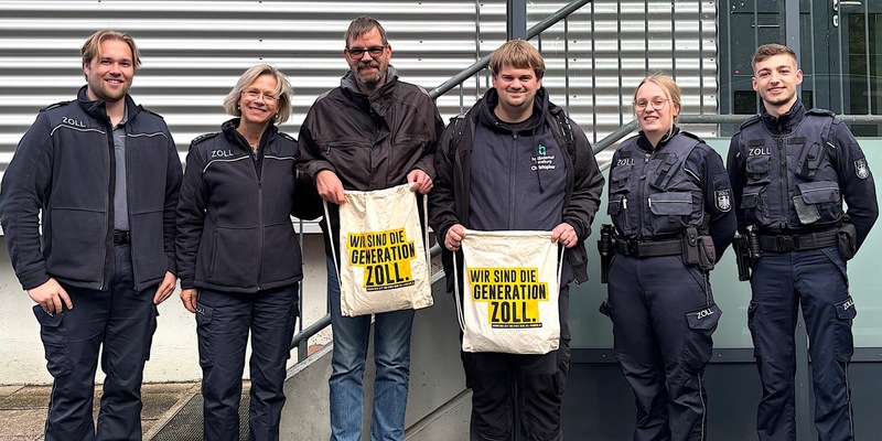 HZA-IZ: Aktionstag Schichtwechsel - bundesweite Beteiligung des Zolls / Menschen mit und ohne Behinderung tauschen ihren Arbeitsplatz - Foto: presseportal.de