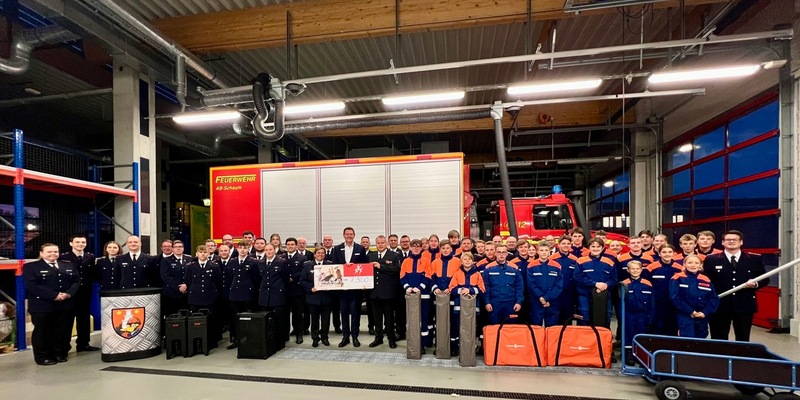 FW-PI: Sparkasse Südholstein fördert Jugendfeuerwehren im Kreis Pinneberg mit 7500 Euro - Foto: presseportal.de