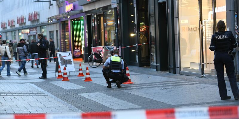 Ein mutmaßlicher Tatbeteiligter wurde festgenommen. - Foto: Vincent Kempf/dpa