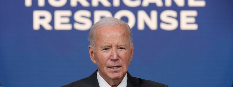 Biden: Menschen riskierten ihr eigenes Leben, um anderen zu helfen und sähen sich Todesdrohungen ausgesetzt. Dies sei ein Resultat von «rücksichtslosen, unverantwortlichen, unerbittlichen Falschbehauptungen und offenen Lügen», die weiterhin verbreitet würden.  - Foto: Susan Walsh/AP/dpa