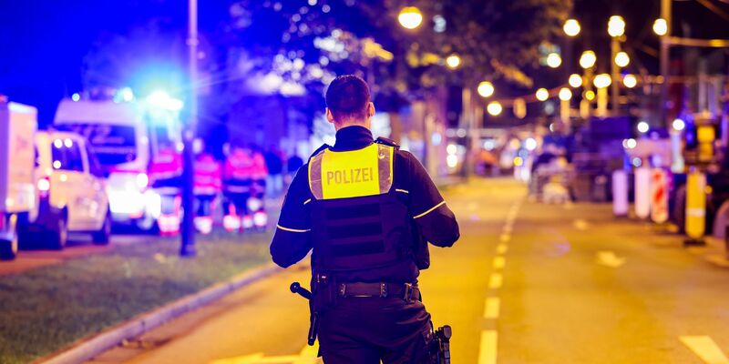 Die Polizei hat in Krefeld einen Verdächtigen niedergeschossen. - Foto: Christoph Reichwein/dpa