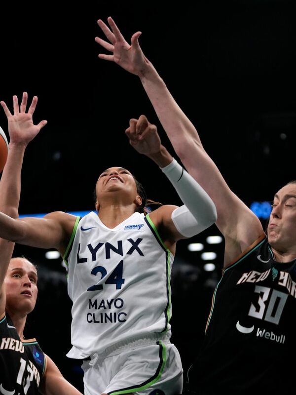 Leonie Fiebich and Nyara Sabally win the WNBA championship with the New York Liberty.