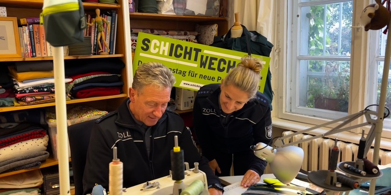 HZA-B: Aktionstag Schichtwechsel - bundesweite Beteiligung des Zolls / Menschen mit und ohne Behinderung tauschen ihren Arbeitsplatz - Foto: presseportal.de