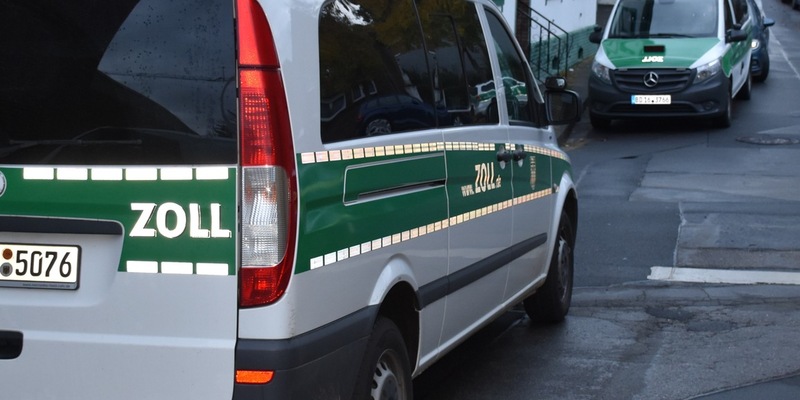 HZA-KR: Gemeinsame Pressemitteilung der Staatsanwaltschaft Mönchengladbach und des Hauptzollamtes Krefeld / Durchsuchung in Arbeiterunterkunft deckt Beschäftigte mit falscher Identität auf - Foto: presseportal.de