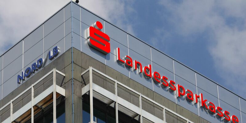 Die Gewerkschaft Verdi und die Arbeitgeber haben sich auf einen neuen Tarifabschluss für die Beschäftigten öffentlicher Banken in Deutschland geeinigt. - Foto: Peter Steffen/dpa