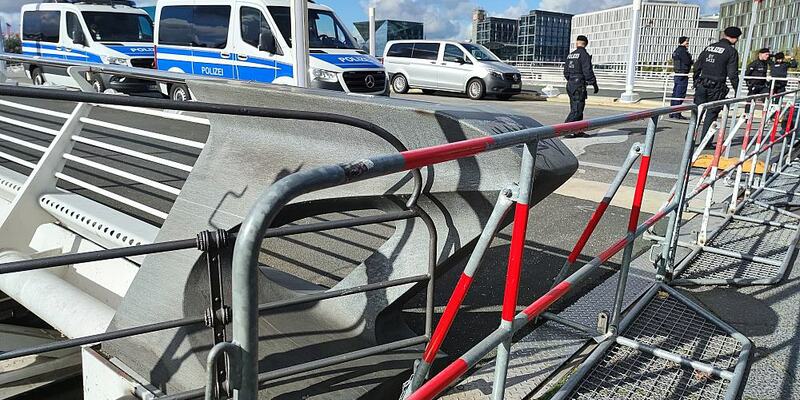 Absperrung der Polizei vor Selenskyj-Besuch am 11.10.2024 - Foto: über dts Nachrichtenagentur