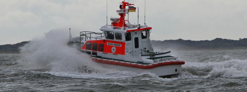 Seenotrettungsboot im Einsatz. - Foto: Sven Claussen/DGzRS/dpa