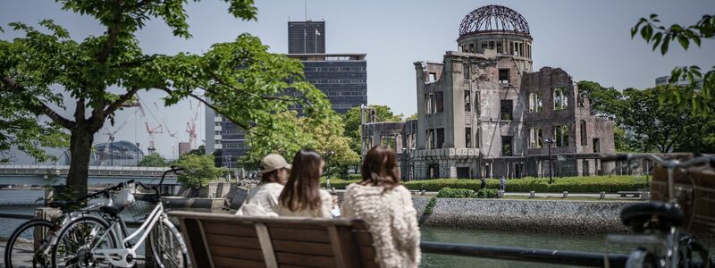 Als am 6. August 1945 die Atombombe in Hiroshima explodierte, blieb in der Gegend nur der Genbaku Dome stehen. Heute ist er das Hiroshima-Friedensdenkmal. (Archivfoto) - Foto: Michael Kappeler/dpa