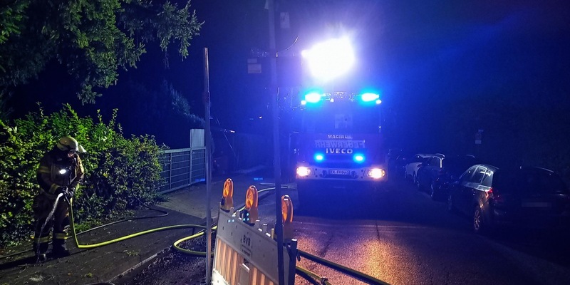 FW-EN: Mobile Toilettenkabine brannte in voller Ausdehnung - Nächtlicher Einsatz am Leharweg - Foto: presseportal.de