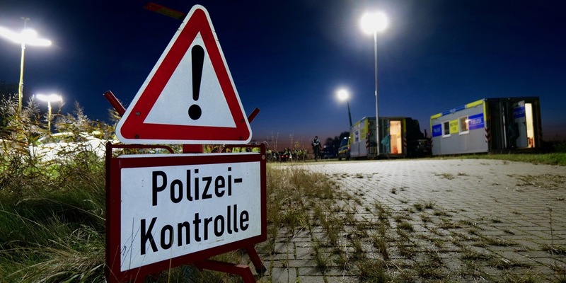 POL-CUX: Großkontrolle an B437 - Polizei deckt zahlreiche Verstöße auf (Lichtbilder in der Anlage) - Foto: presseportal.de