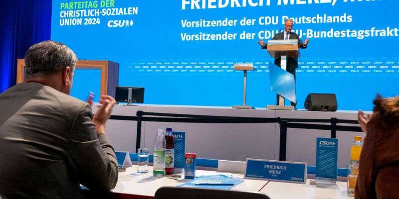 Klare Worte von Friedrich Merz auf dem CSU-Parteitag. - Foto: Peter Kneffel/dpa