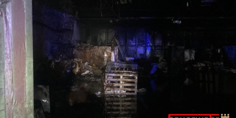 FW-RE: Brand einer Lagerhalle am Samstagabend - Foto: presseportal.de