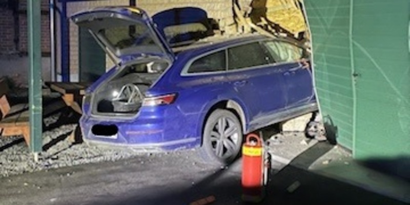 POL-HI: Verkehrsunfall unter Alkoholeinfluss verursacht erheblichen Sachschaden - Foto: presseportal.de