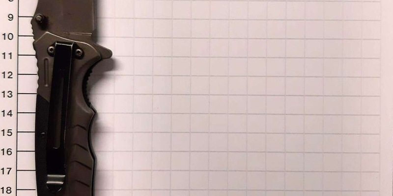 BPOL NRW: Bundespolizei stellt Einhandmesser sicher - 19-Jähriger sperrt sich gegen Mitnahme - Foto: presseportal.de