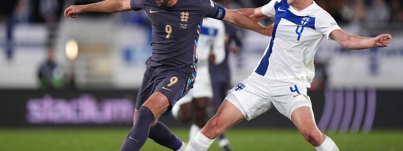 Bayern-Stürmer Harry Kane (l) siegt mit England in Helsinki. - Foto: Bradley Collyer/PA Wire/dpa