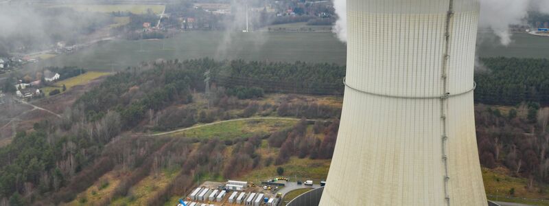 Viele Batteriegroßspeicher entstehen auf dem Gelände von alten Kohle- oder Atomkraftwerken, weil dort starke Stromanschlüsse vorhanden sind. - Foto: Patrick Pleul/dpa-Zentralbild/ZB