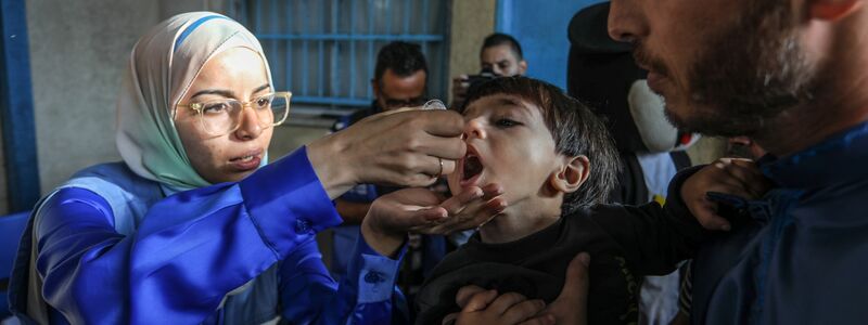 Bei der zweiten Impfkampagne im Oktober waren palästinensische Kinder in Deir El-Balah im zentralen Gazastreifen geimpft worden. (Archivfoto) - Foto: Abed Rahim Khatib/dpa