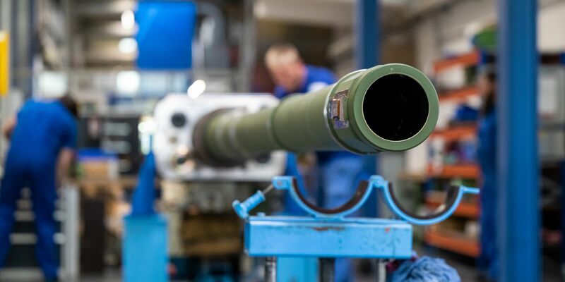 In Italien will Rheinmetall bald zusammen mit dem Rüstungskonzern Leonardo andere Panzer herstellen. - Foto: Philipp Schulze/dpa