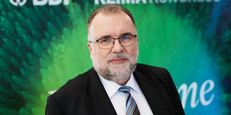 Fordert von der Politik mehr Spielraum für unternehmerische Entscheidungen - der Präsident des Bundesverbandes der Deutschen Industrie, Siegfried Russwurm. - Foto: Joerg Carstensen/dpa