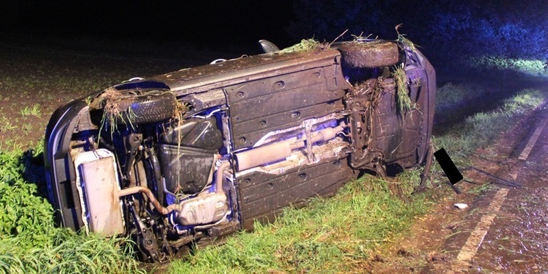 POL-MI: Pkw hebt ab und überschlägt sich - Foto: presseportal.de