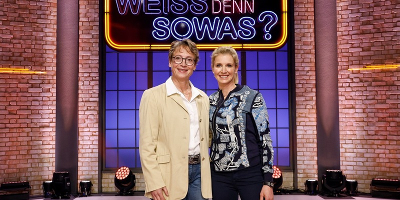 Hoch zu Ross: Die Olympiasiegerinnen Jessica von Bredow-Werndl / und Isabell Werth bei Wer weiß denn sowas? - Das Wissensquiz vom / 21. bis 25. Oktober 2024, um 18:00 Uhr im Ersten - Foto: presseportal.de