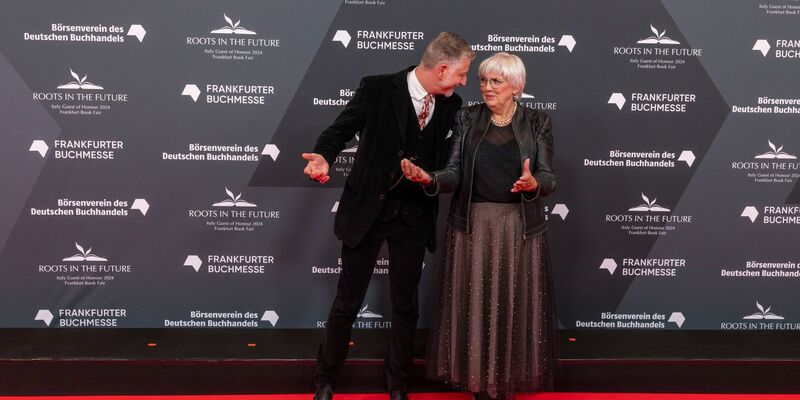 Kulturstaatsministerin Claudia Roth ist mit ihrem italienischen Kollegen zur Buchmesse nach Frankfurt gekommen (Foto aktuell). - Foto: Helmut Fricke/dpa