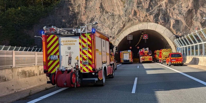FW Dresden: Feuerwehreinsätze auf den Autobahnen A4 und A17 - Foto: presseportal.de