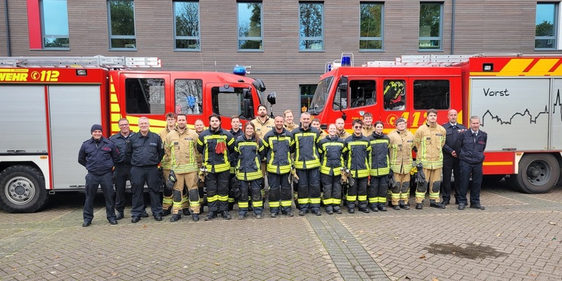 FW Tönisvorst: Erfolgreiche Truppmannausbildung für die Feuerwehren Tönisvorst und Kempen - Foto: presseportal.de