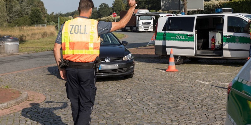 HZA-OS: Osnabrücker Zoll stellt 345 Liter Substitute von Tabakwaren sicher; Steuerschaden in Höhe von 69.000 Euro - Foto: presseportal.de