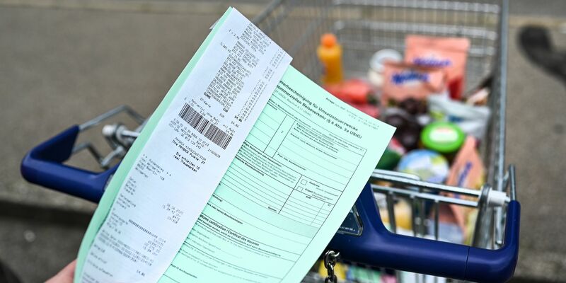 Für die Zahlung der Mehrwertsteuer bietet die Schweiz eine App an. (Archivbild) - Foto: Felix Kästle/dpa