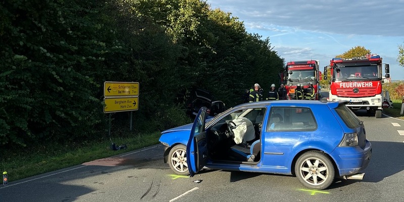 FW Horn-Bad Meinberg: Verkehrsunfall mit einer eingeschlossenen Person - Alarmierung durch SmartWatch - Foto: presseportal.de