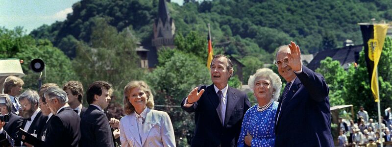 Auch auf dem Wasser standfest: Bush mit Kohl nebst Gattinnen auf dem Rhein. (Archivbild) - Foto: Heinz Wieseler/dpa