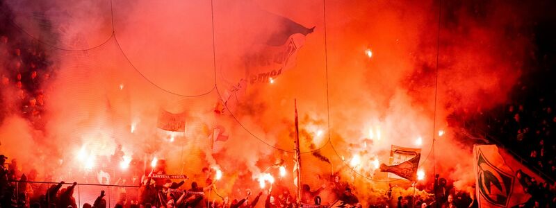 Der Einsatz von Pyrotechnik im Stadion ist Polizei und Verbänden ein großer Dorn im Auge. - Foto: Rolf Vennenbernd/dpa