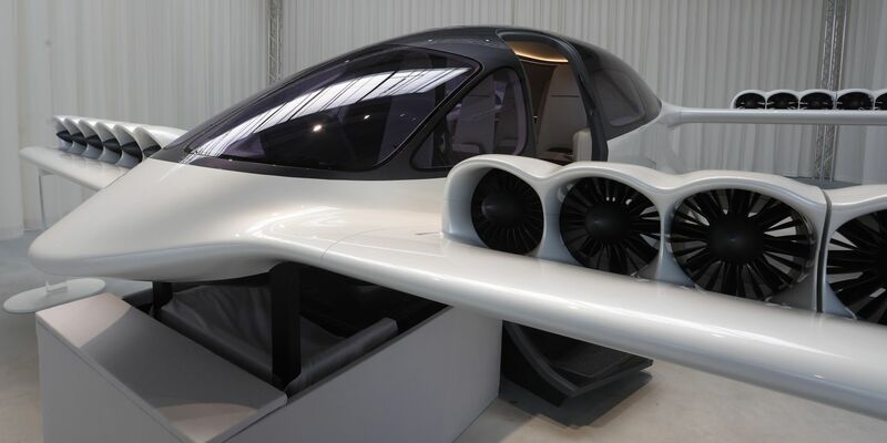 Der Erstflug der vollelektrischen, senkrecht startenden und landenden Flugtaxi ist für Anfang 2025 geplant, die ersten Maschinen sollen 2026 an Kunden ausgeliefert werden. (Archivbild) - Foto: Karl-Josef Hildenbrand/dpa