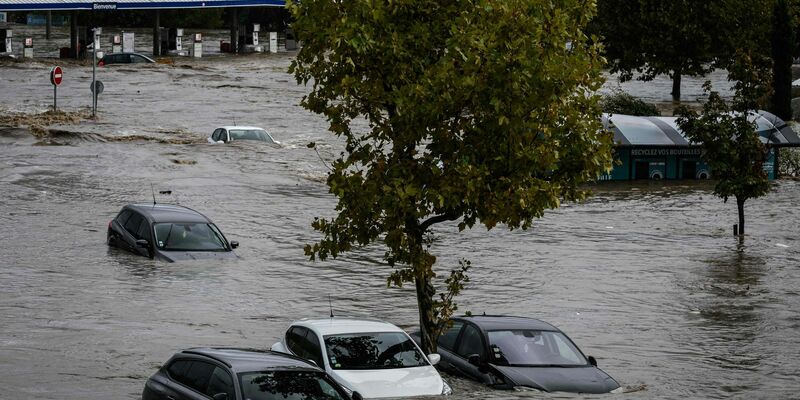 An einigen Orten Frankreichs kam es zu Regenfällen in seit langem nicht dagewesenem Ausmaß. - Foto: Jean-Philippe Ksiazek/AFP/dpa