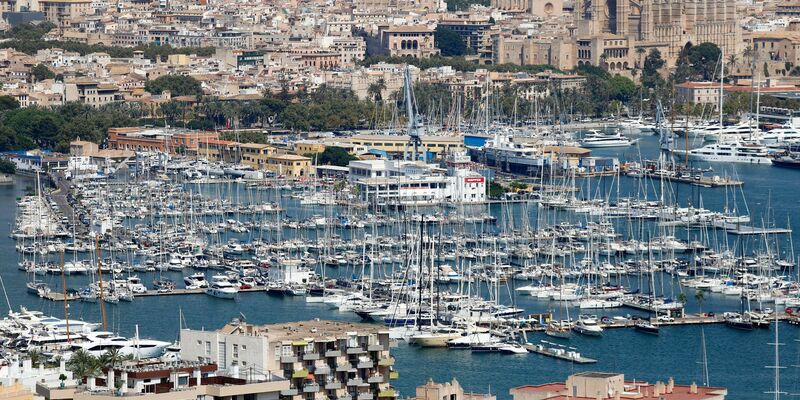 Der tragische Unfall geschah auf der Partyinsel unweit des Jachthafens. (Foto Archiv) - Foto: Clara Margais/dpa