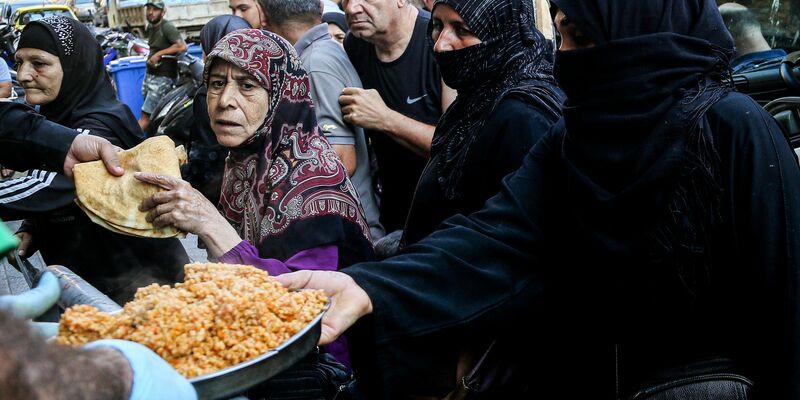 Viele der Vertriebenen im Libanon sind auf humanitäre Hilfe angewiesen. - Foto: Marwan Naamani/dpa