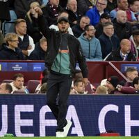 Freut sich auf ein Champions-League-Duell der Extra-Klasse: Bayern-Trainer Vincent Kompany. - Foto: Peter Kneffel/dpa