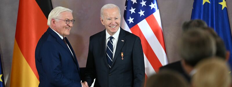 Biden erhielt den höchsten Verdienstorden der Bundesrepublik Deutschland durch Bundespräsident Steinmeier im Schloss Bellevue in Berlin. - Foto: Soeren Stache/dpa