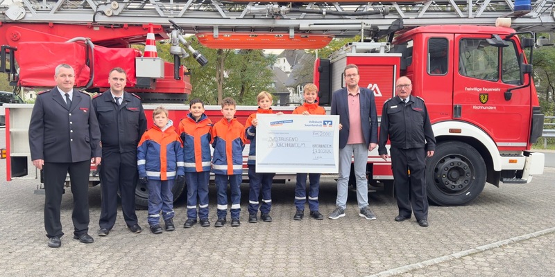 FW-OE: Spende an die Jugendfeuerwehren der Gemeinde Kirchhundem - Foto: presseportal.de