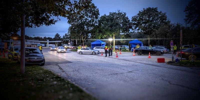 BPOL-KI: Gemeinsame Vollkontrolle der Landespolizei, Bundespolizei und des Zolls auf der Bundesautobahn 1 - Foto: presseportal.de