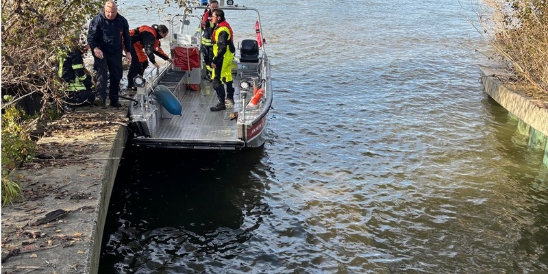 FW-BN: Feuerwehr rettet Hund aus dem Rhein - Foto: presseportal.de