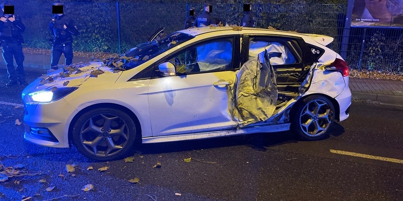 LPI-EF: Polizeiflucht endet in Kollision - Foto: presseportal.de