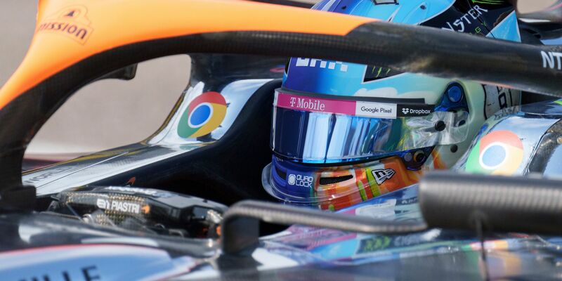 Max Verstappen feiert den ersten Sieg seit einigen Wochen - Foto: Nick Didlick/AP/dpa