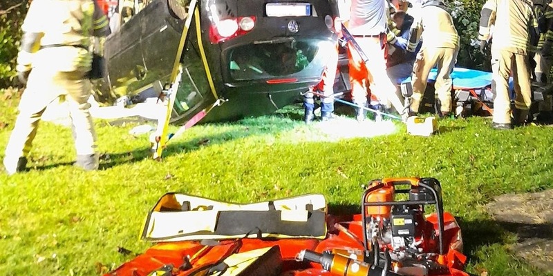 FW Bremerhaven: Verkehrsunfall im Stadtgebiet - Feuerwehr Bremerhaven rettet Unfallopfer aus PKW - Foto: presseportal.de