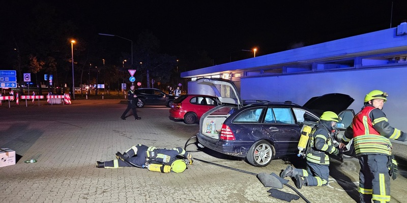 FW-ROW: PKW Brand auf Rastanlage Grundbergsee Nord - Foto: presseportal.de