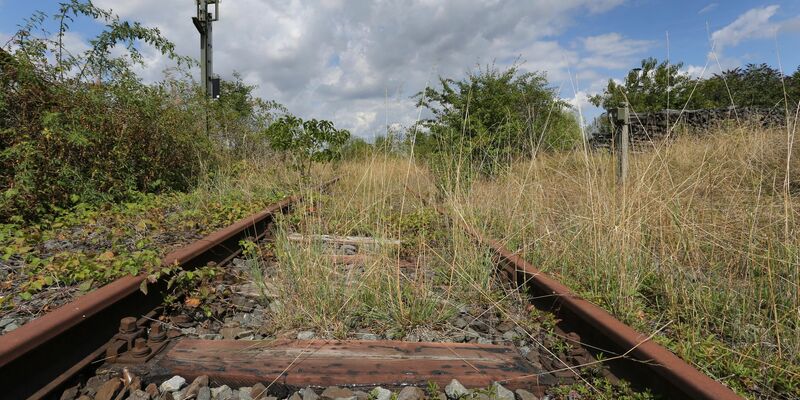 Die Union will die Nutzung von brachliegendem Bahngelände erleichtern. (Archivbild) - Foto: Karl-Josef Hildenbrand/dpa