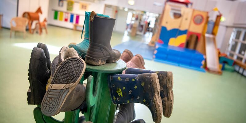 Der Bedarf an Betreuungsplätzen dürfte sich im Osten und Westen Deutschlands der Studie zufolge unterschiedlich entwickeln. (Symbolbild) - Foto: Sina Schuldt/dpa