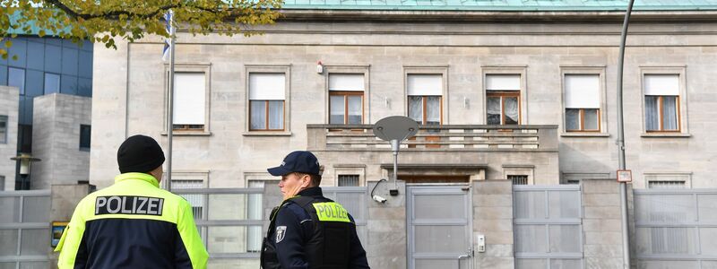 Die Bundesanwaltschaft wirft dem Mann vor, einen Anschlag mit Schusswaffen auf die israelische Botschaft geplant zu haben. - Foto: Paul Zinken/dpa