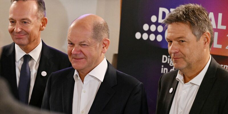 Auf dem Digitalgipfel 2024 in Frankfurt möchte die Bundesregierung eine Zwischenbilanz ihrer Digitalisierungsbemühungen ziehen (Archivbild). - Foto: Martin Schutt/dpa